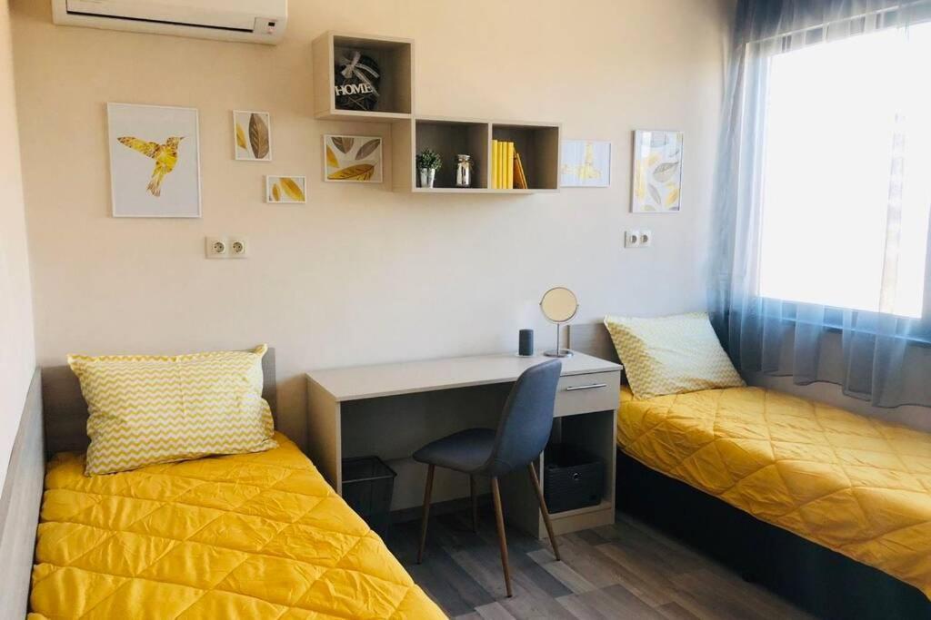 Lovely 3-Bedroom Apartment For 7 Ppl At The Centre Varna Exterior photo
