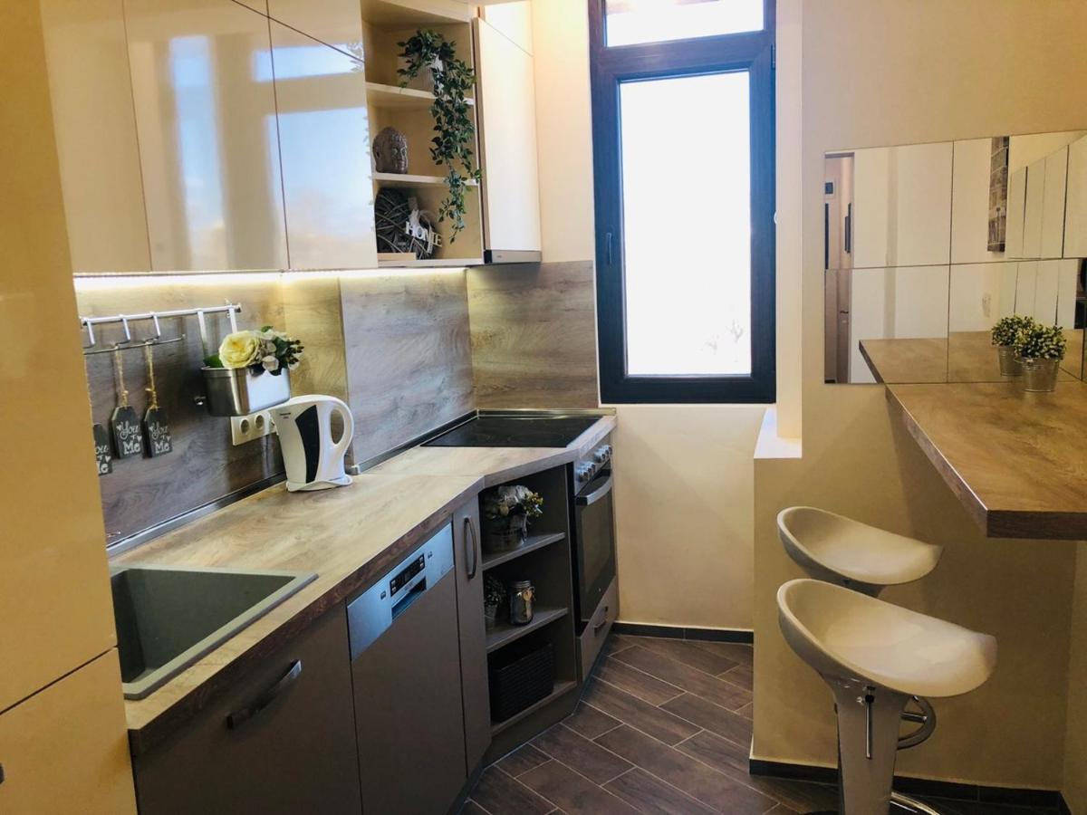 Lovely 3-Bedroom Apartment For 7 Ppl At The Centre Varna Exterior photo